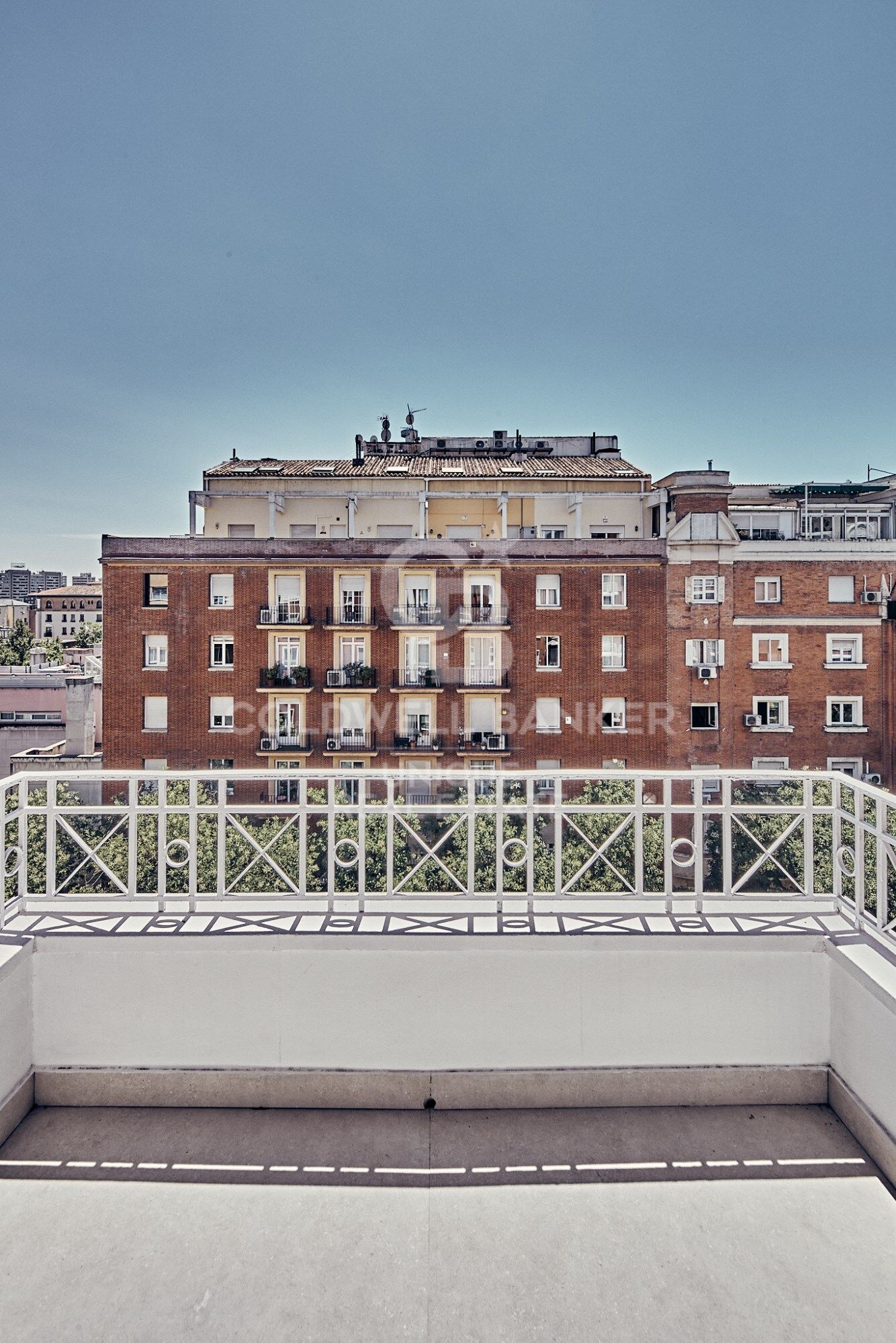 4-bedroom flat with balconies in Goya