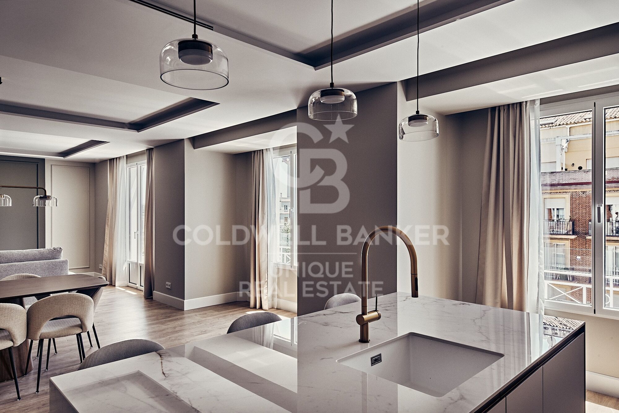 4-bedroom flat with balconies in Goya