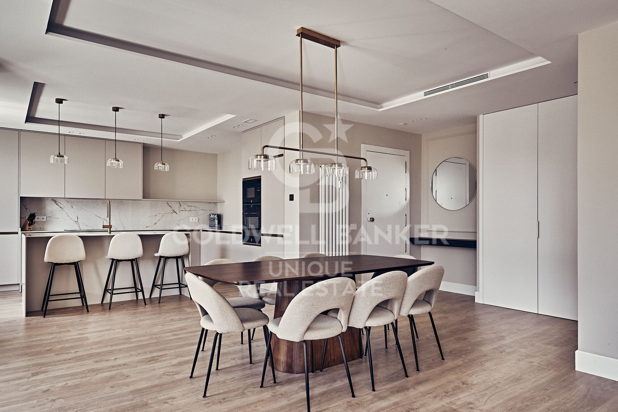 4-bedroom flat with balconies in Goya