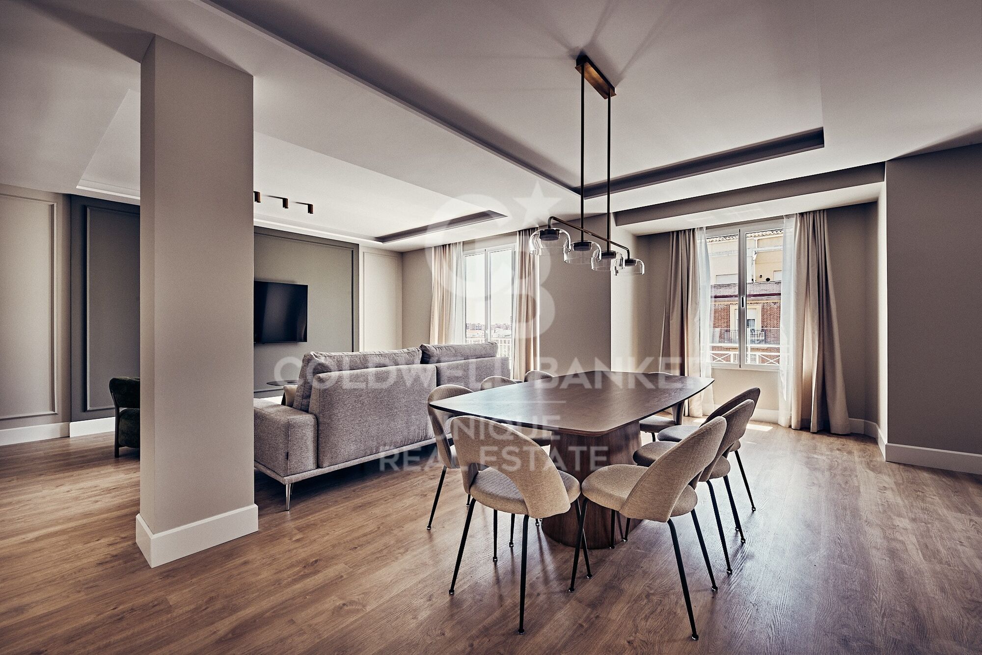 4-bedroom flat with balconies in Goya
