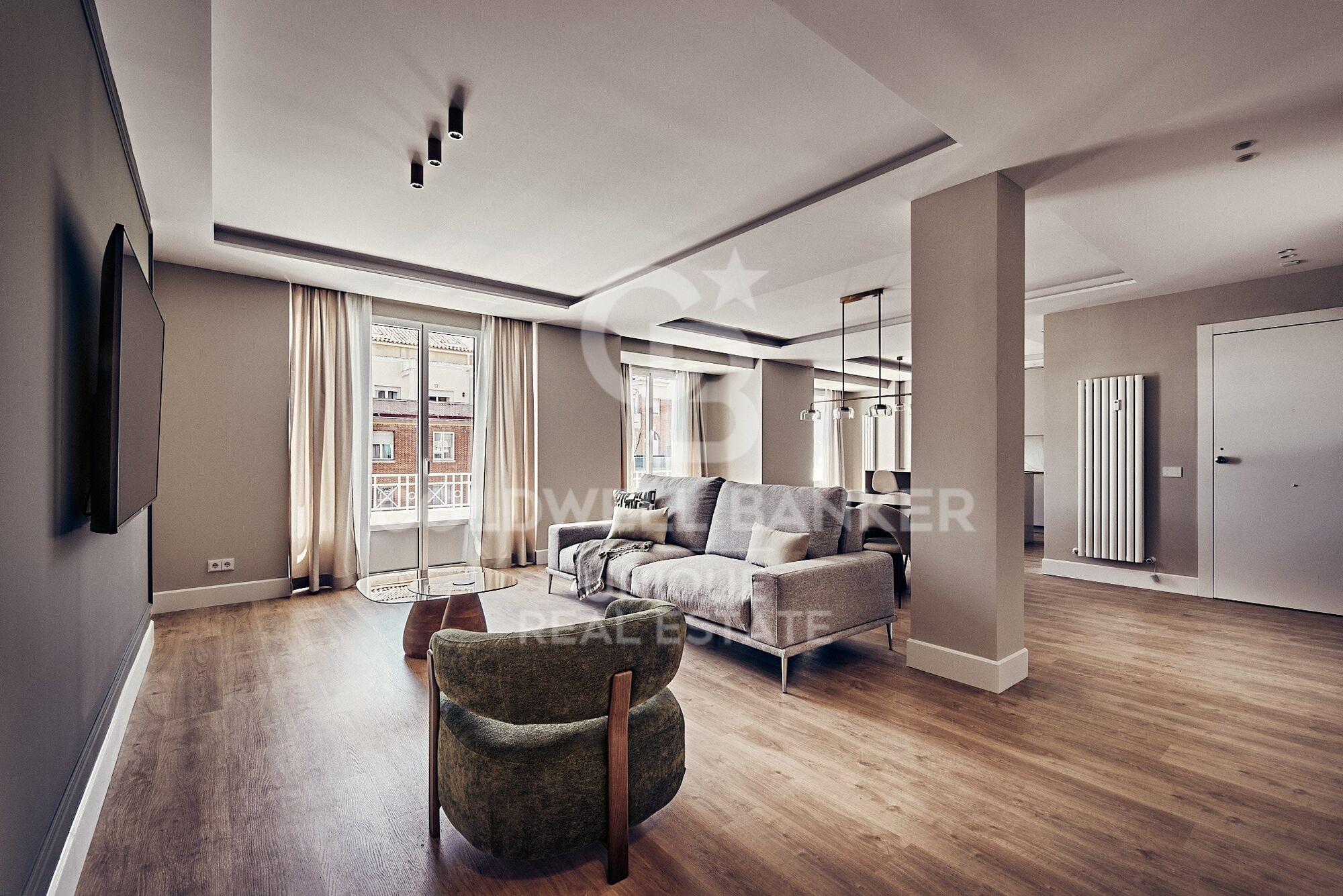 4-bedroom flat with balconies in Goya