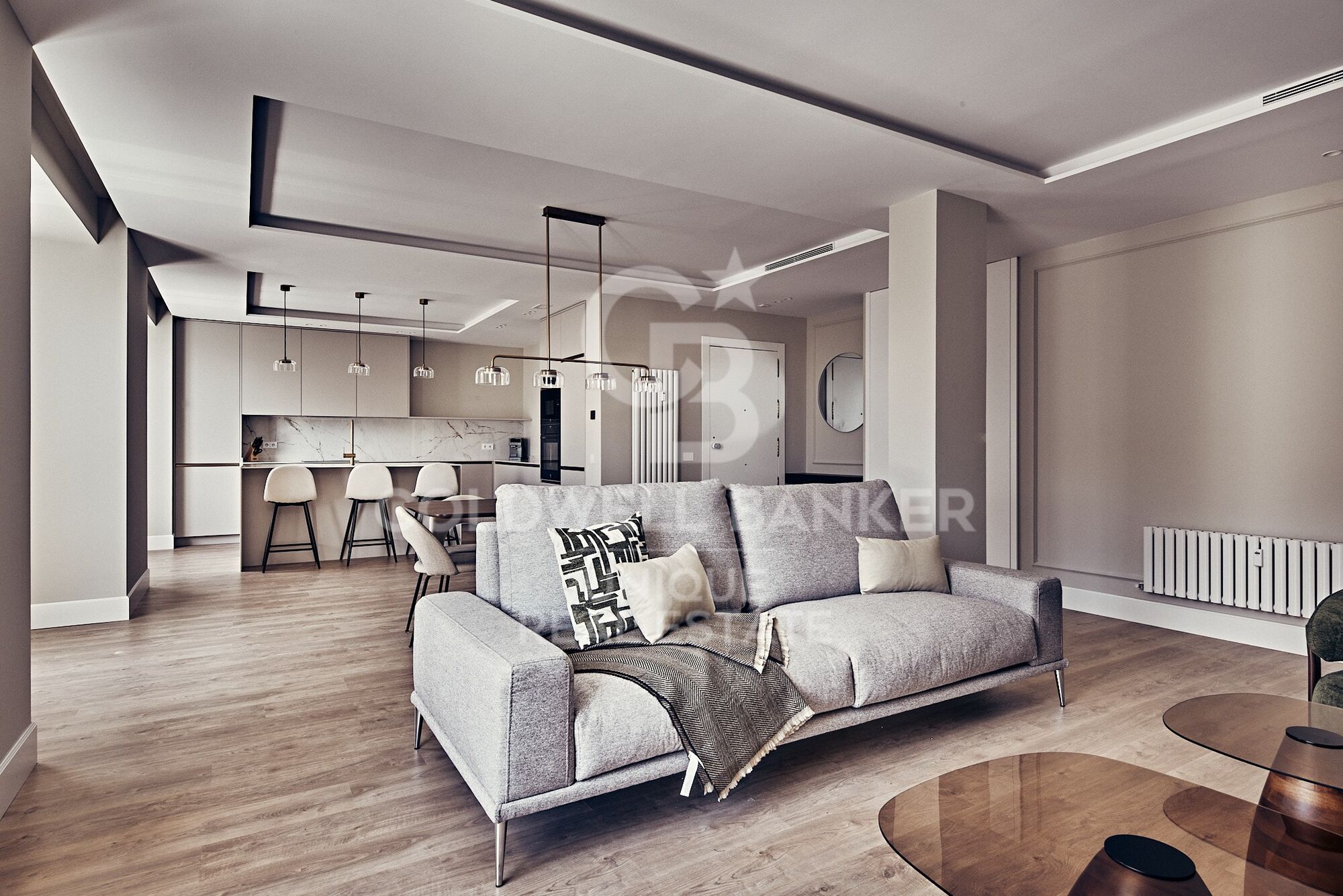 4-bedroom flat with balconies in Goya