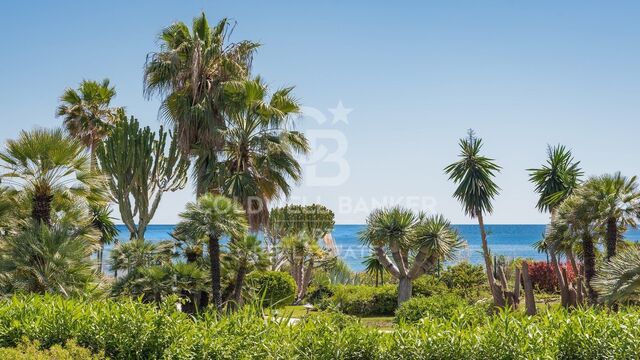 Beautiful apartment located on the beachfront in Costalita- Estepona