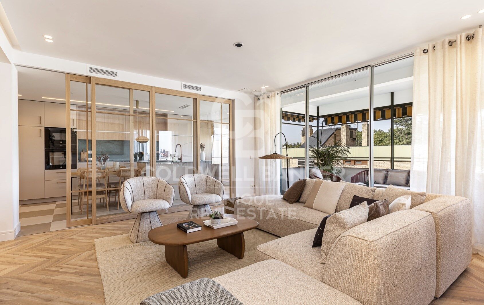 4-bedroom apartment with garage and swimming pool in Moncloa-Aravaca