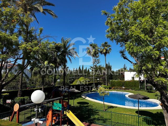Spectacular semi-detached house in New Golden Mile