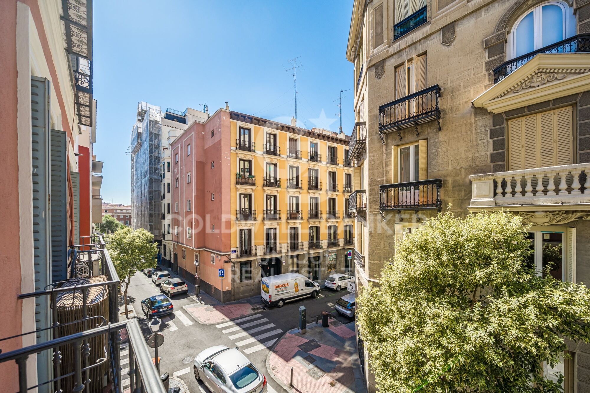 3-bedroom loft flat in Justicia