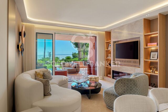Elegant Renovated Beachfront Residence in Cabo Bermejo