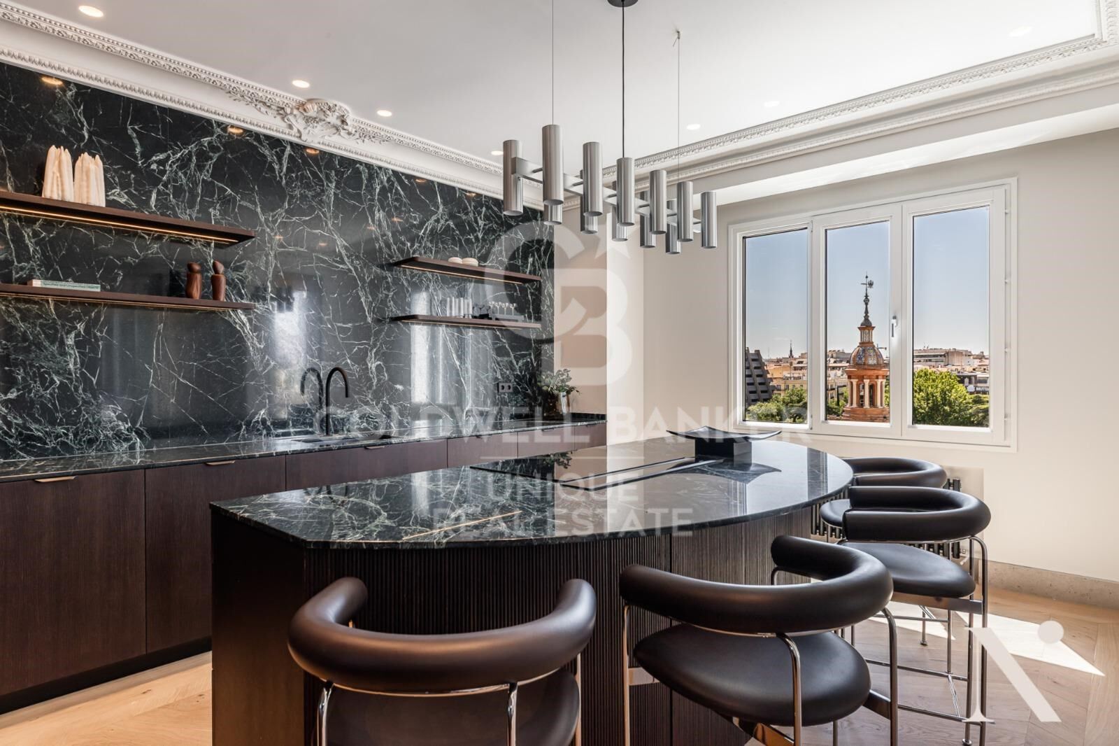 Apartment with 5 bedrooms and terrace in Serrano