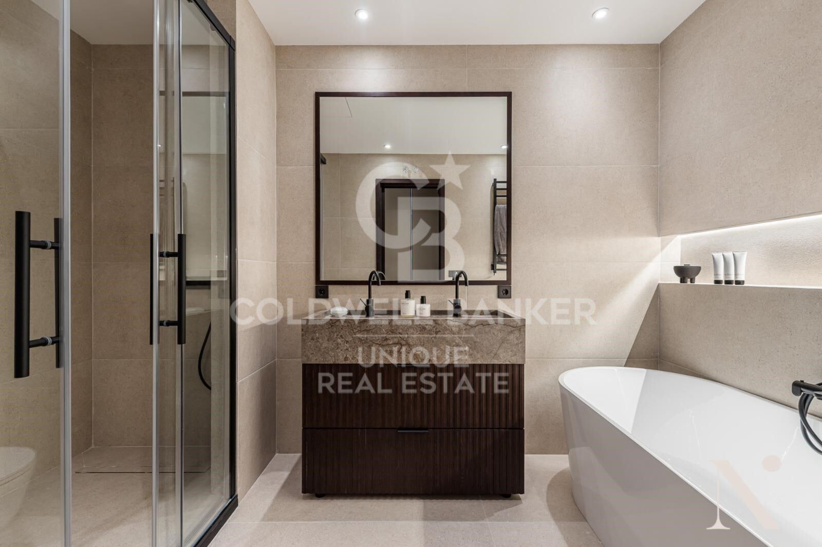 Apartment with 5 bedrooms and terrace in Serrano