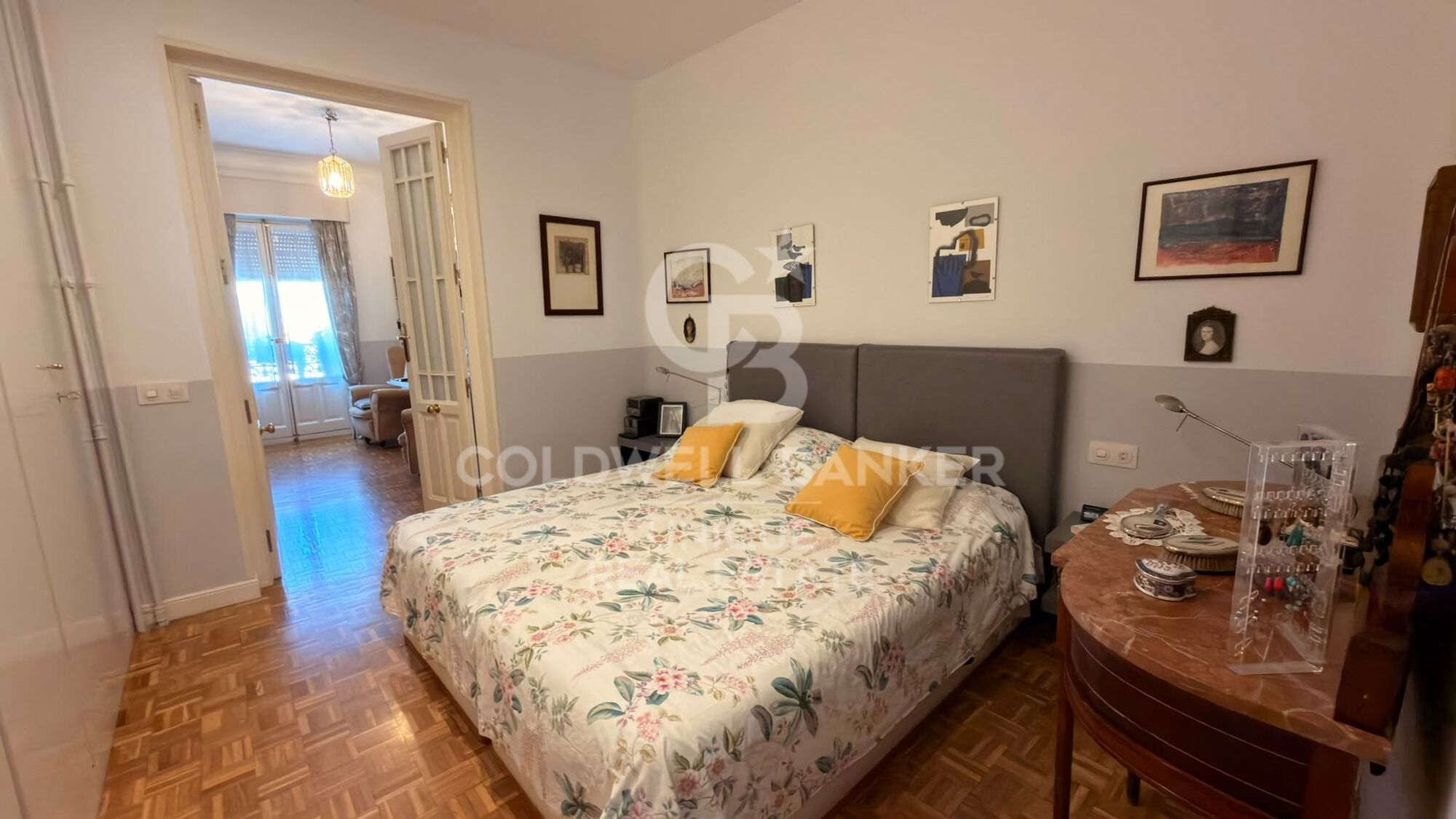 Spectacular, light-filled residence in the heart of Madrid's prestigious Salamanca district.
