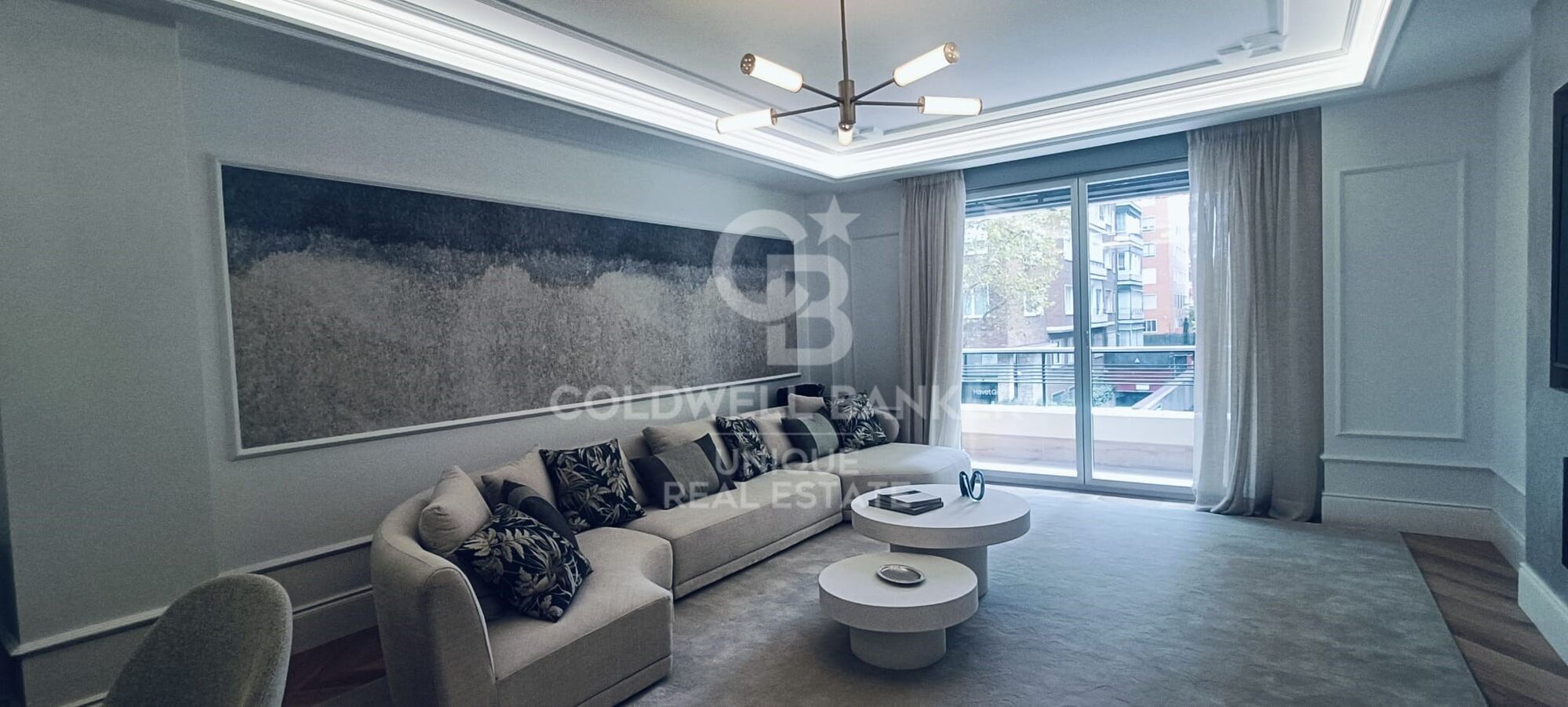 3-Bedroom Apartment with Private Parking in Salamanca