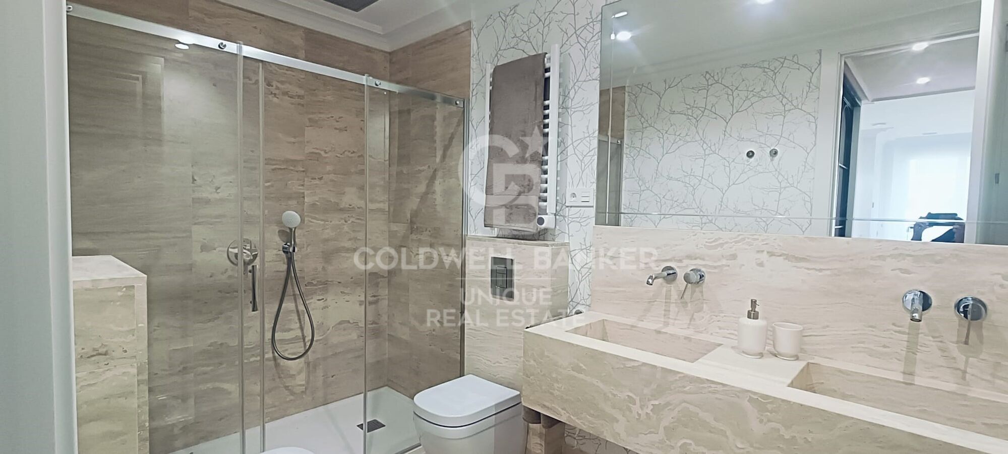 3-Bedroom Apartment with Private Parking in Salamanca