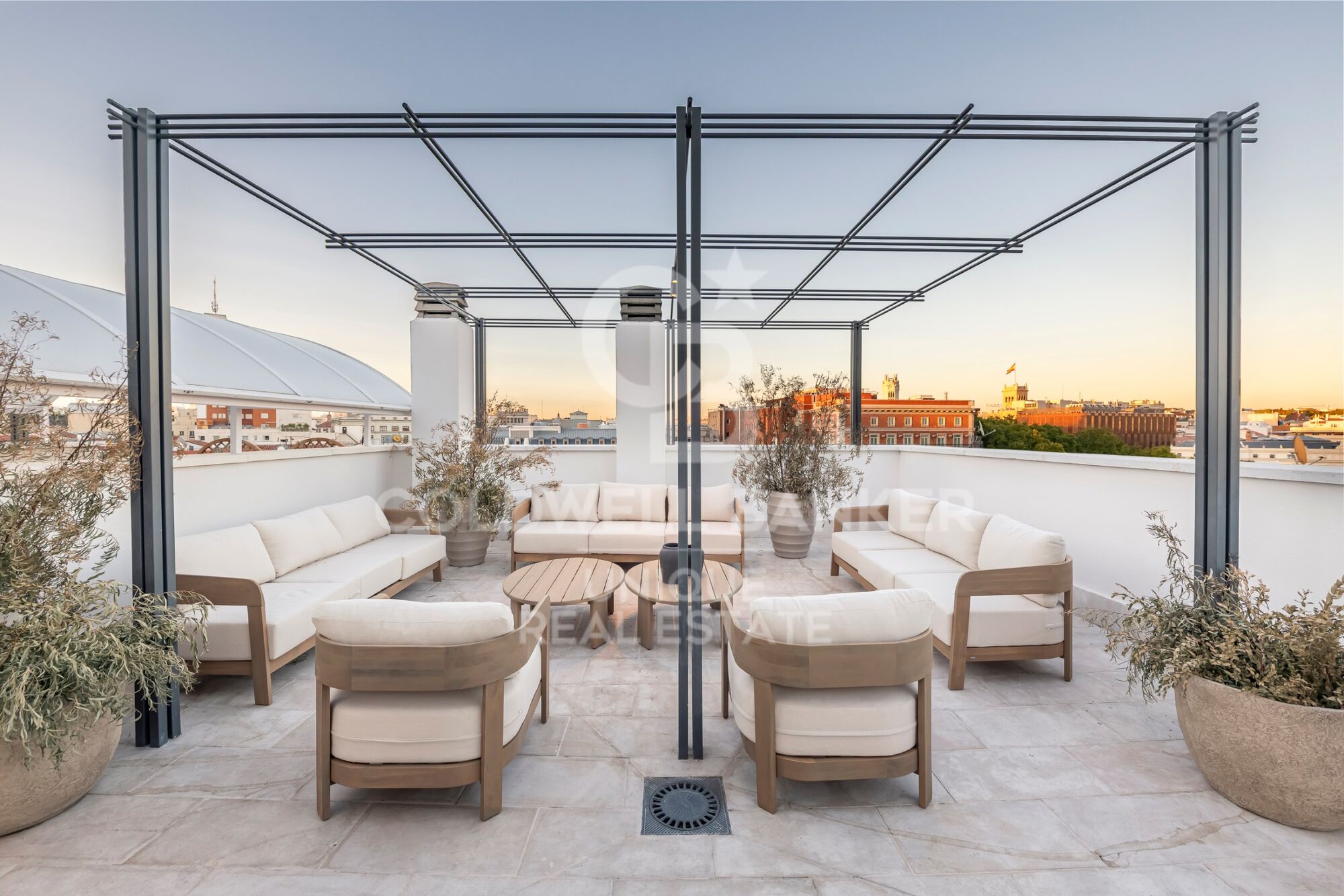 Duplex Penthouse with Terrace and Private Parking in Cortes