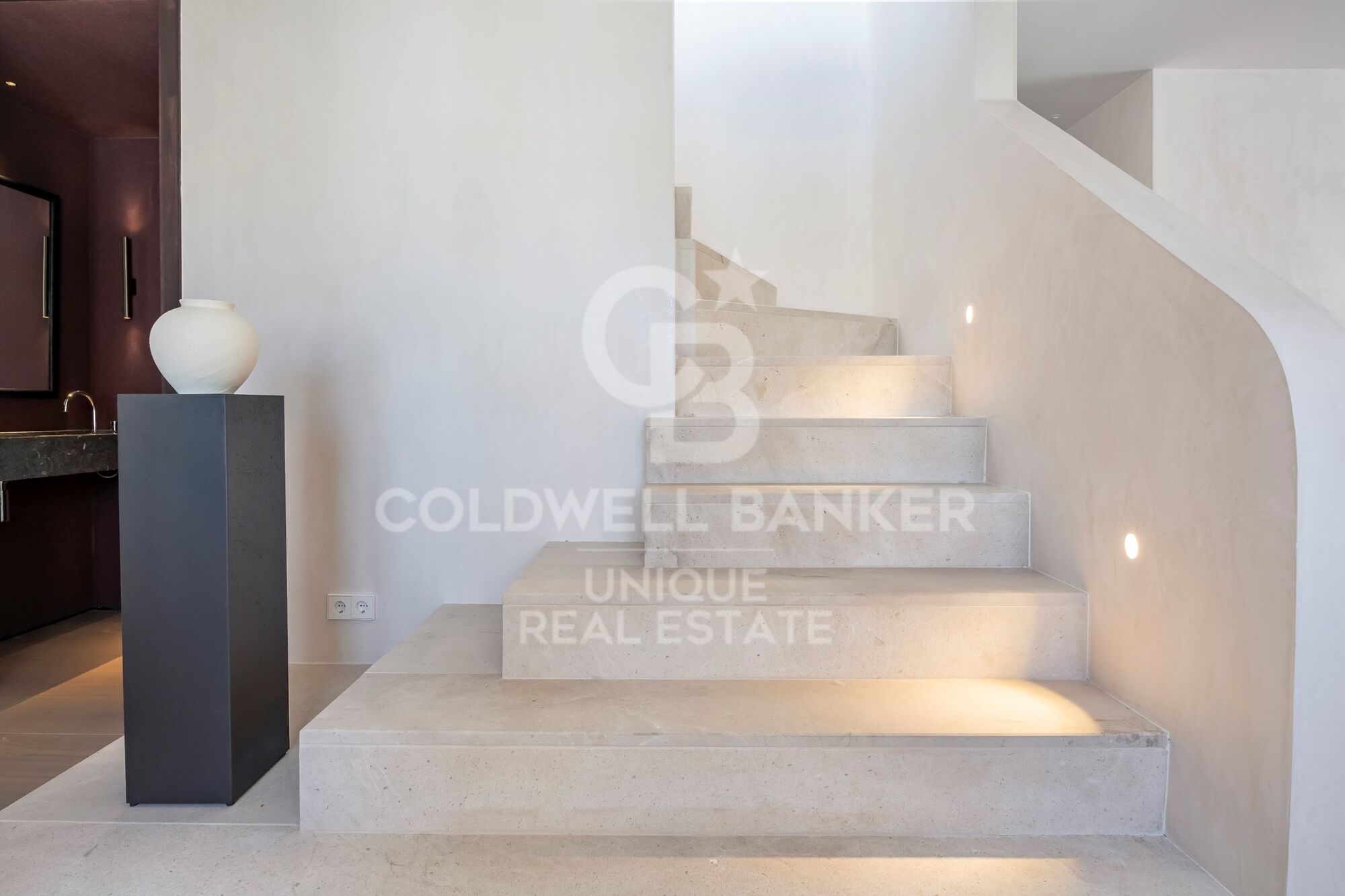 Duplex Penthouse with Terrace and Private Parking in Cortes