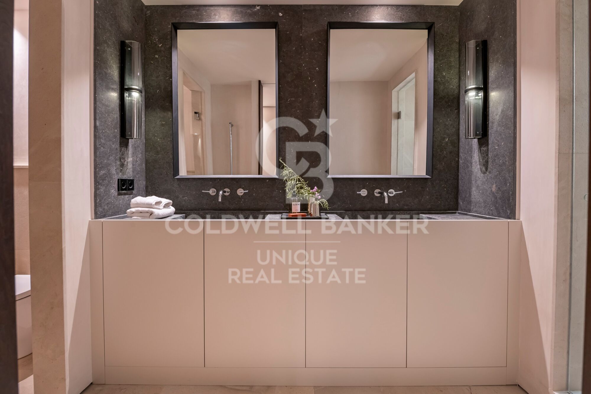Duplex Penthouse with Terrace and Private Parking in Cortes