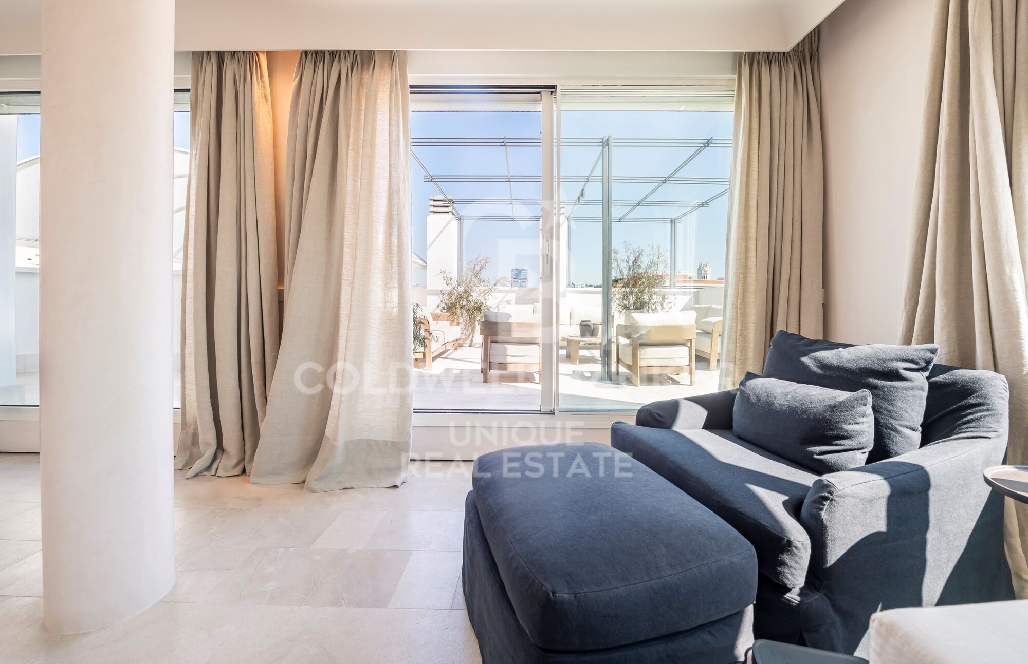 Duplex Penthouse with Terrace and Private Parking in Cortes