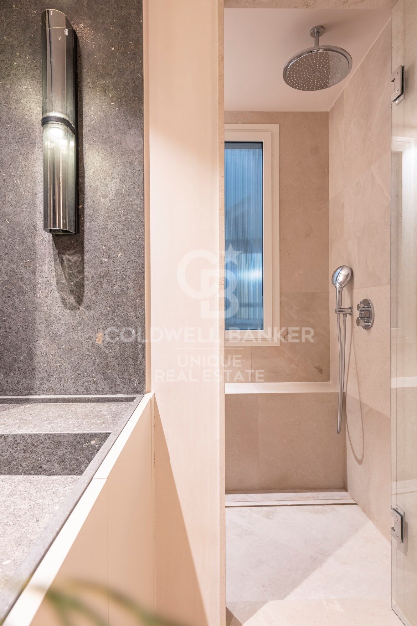 Duplex Penthouse with Terrace and Private Parking in Cortes
