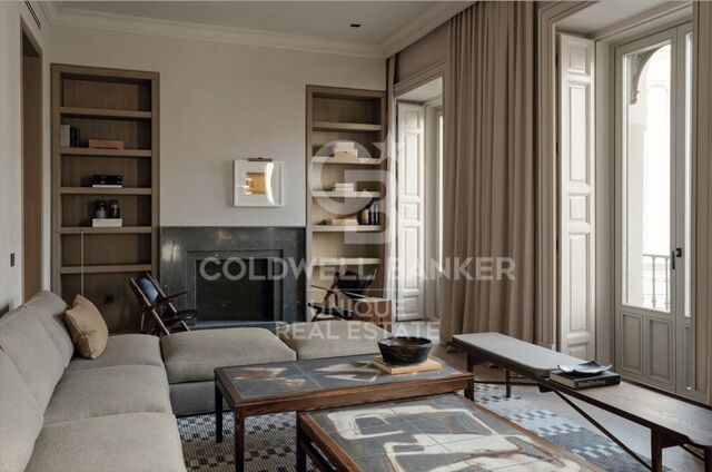 New build penthouse with five-star services in Las Cortes