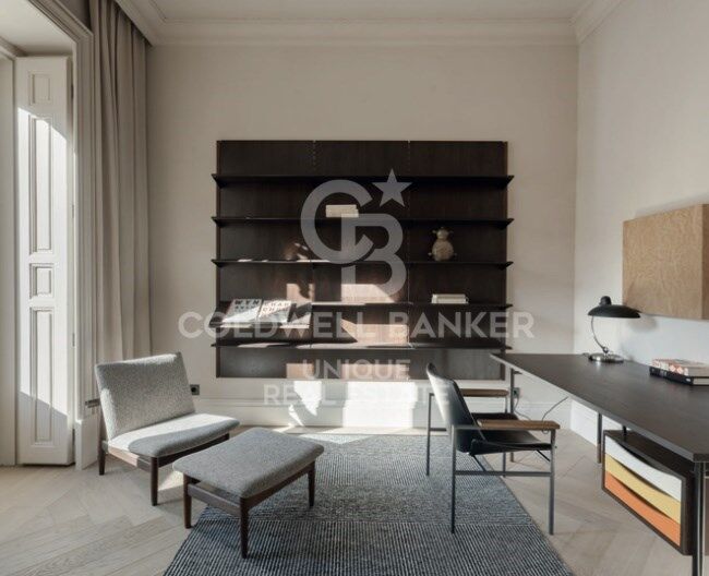 New build flat on the first floor in the exclusive neighbourhood of Las Cortes.