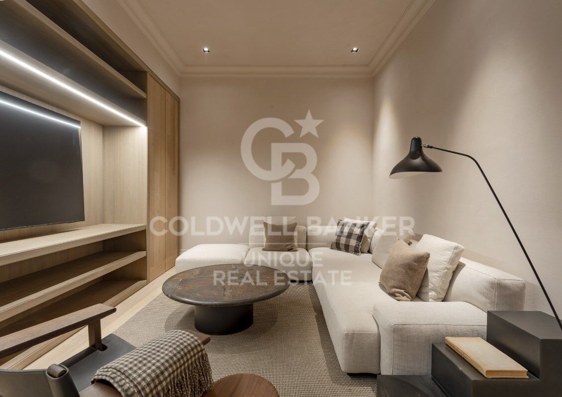 New build flat on the first floor in the exclusive neighbourhood of Las Cortes.