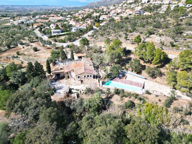 Masía renovada del Siglo XIV en Palau-Saverdera