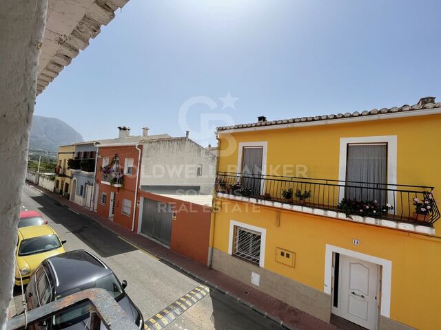 Notable Casa Adosada con Planos de Construcción Aprobados en Jesús Pobre