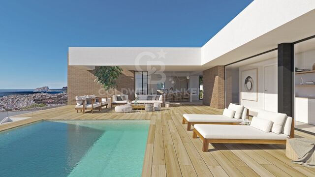 Luxury 3 bedroom villa with sea views in Cumbre del Sol