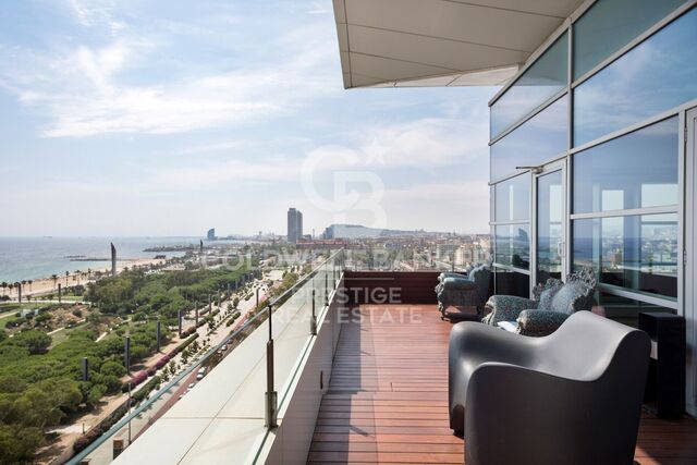 Ático en venta con terraza y vistas al mar en Diagonal