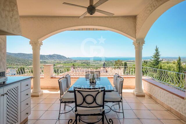 Villa mit Blick auf die gesamte Bucht von Roses