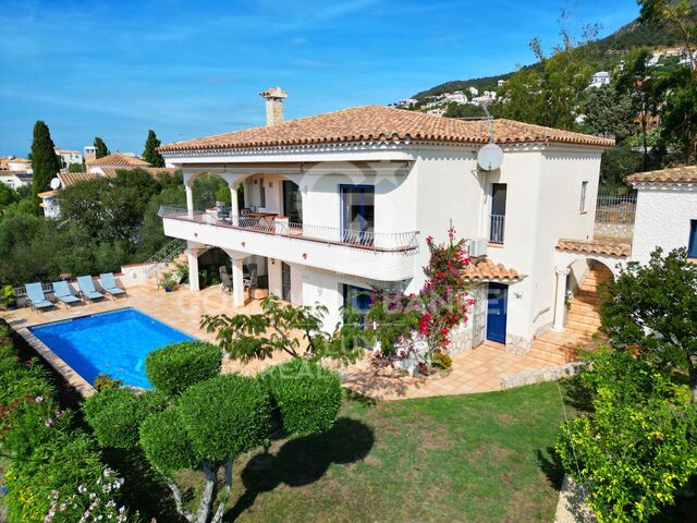 Villa mit Blick auf die gesamte Bucht von Roses