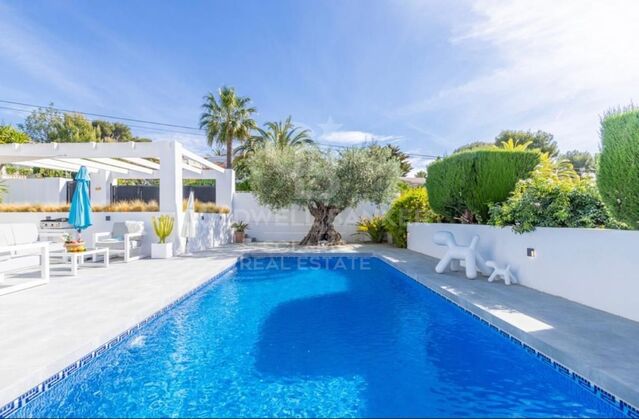 Villa for holiday rental with 3 bedrooms and pool in Jávea