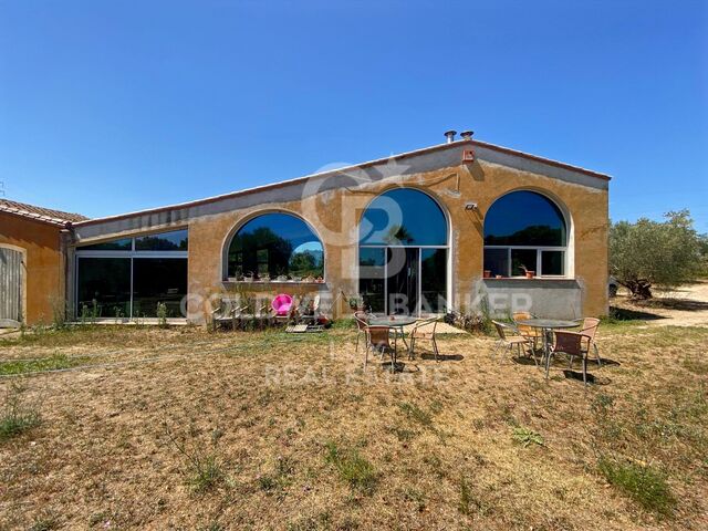 Mas à vendre à Siurana avec plus de 4,5 hectares de terrain.