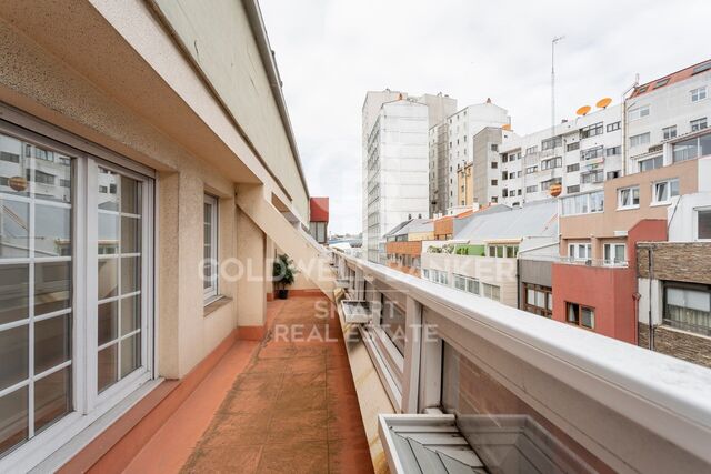 Incredible duplex with terrace next to Riazor Beach.