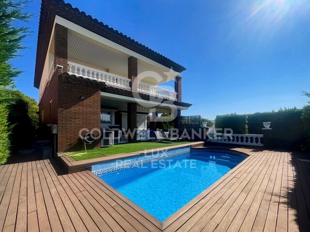 Maison avec 5 chambres, piscine et sous-sol spacieux