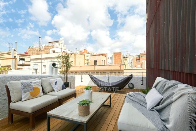 Ático dúplex con terraza a estrenar en Vila de Gràcia.