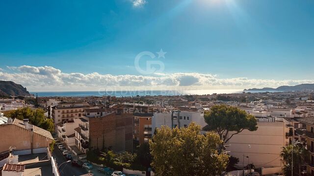 5 bedroom flat with sea views on Avenida Juan Carlos I