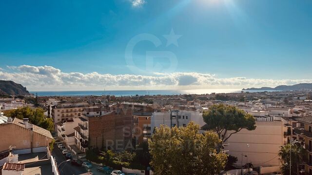 5 bedroom flat with sea views on Avenida Juan Carlos I