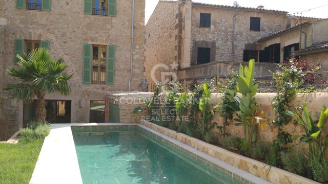 Beautiful property with Balearic style charm, it is located in the village of Alaró.