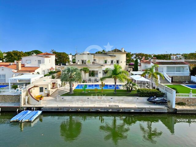 Luxusvilla in Empuriabrava mit 25 Meter langem Bootsanleger