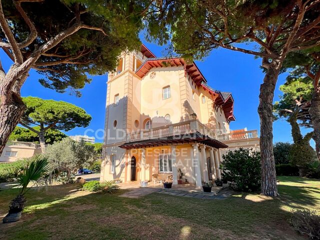 Casa en Primera Línea de Playa cerca de Barcelona