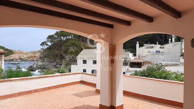 En venta casa de pescadores con fantásticas vistas a la cala de Sa Tuna, Begur