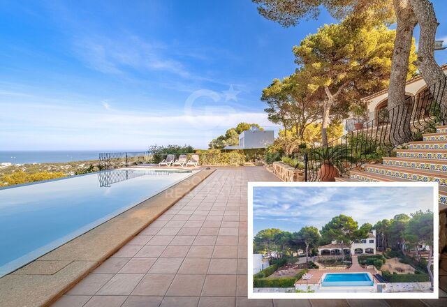 Magnificent Villa with Sea Views in an exclusive area of Jávea