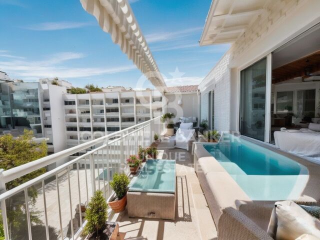 Impressive 5 bedroom flat with terrace for sale in el Viso