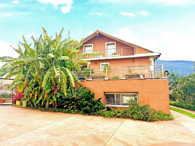 Detached house in Redondela, metropolitan area of Vigo.