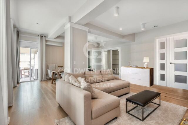 Exquisite Apartment on Gran Via Carles III: Elegance, Light, and Comfort