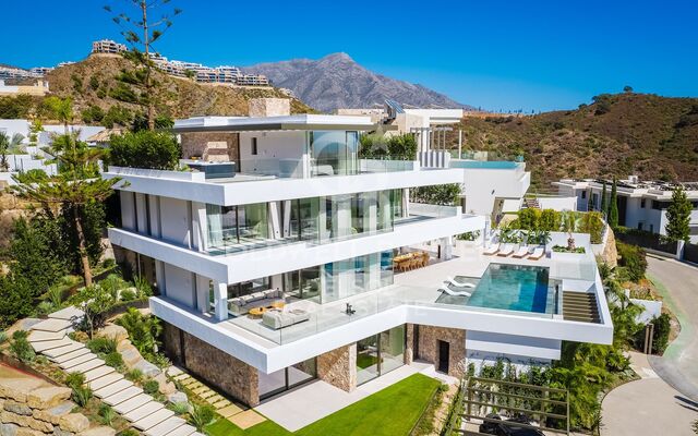 Villa de última generación en primera línea de golf con impresionantes vistas.