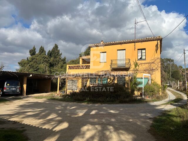 For sale rustic estate to be renovated in the municipality of Palafrugell, Costa Brava