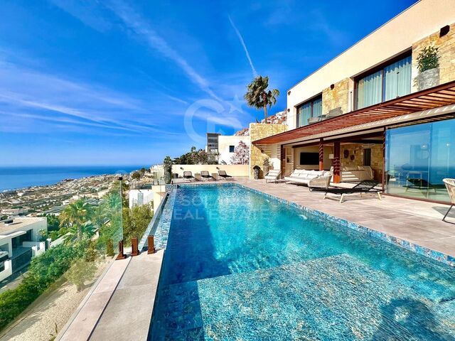 Luxury 4 bedroom villa with panoramic views of the Mediterranean. Cumbre del Sol
