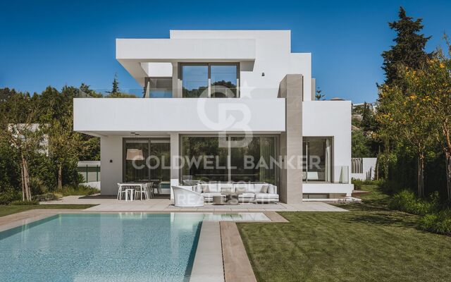 Villa de luxe moderne de 4 chambres dans le quartier exclusif et paisible d'El Paraiso, Benahavis