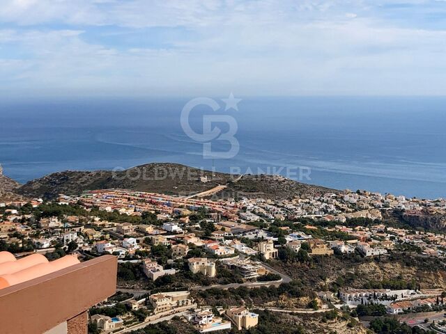 Apartamento de ensueño en Benitachell: Vistas al mar, 2 dormitorios y amplia terraza